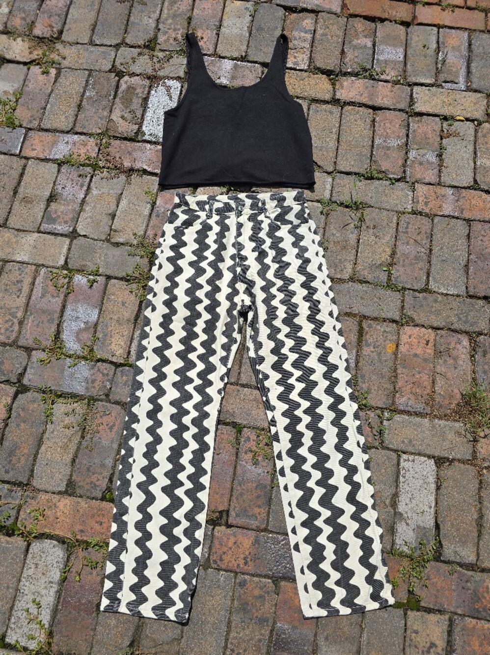 Black & Cream Wave-Print Jeans & Offline Black Tank   Jeans And Tank Outfit